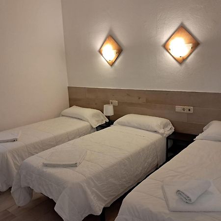 Hostal Casa Torrent Canet De Mar Esterno foto