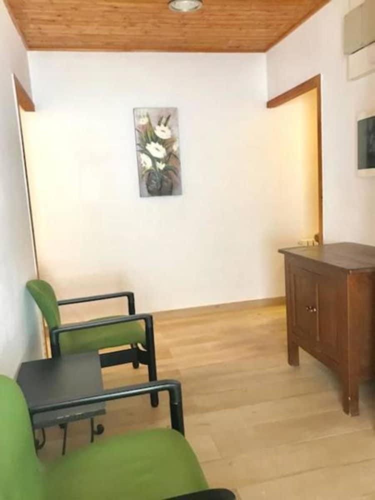 Hostal Casa Torrent Canet De Mar Esterno foto