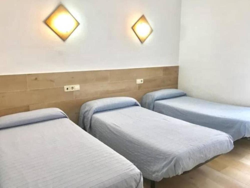 Hostal Casa Torrent Canet De Mar Esterno foto