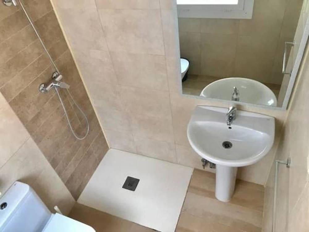 Hostal Casa Torrent Canet De Mar Esterno foto