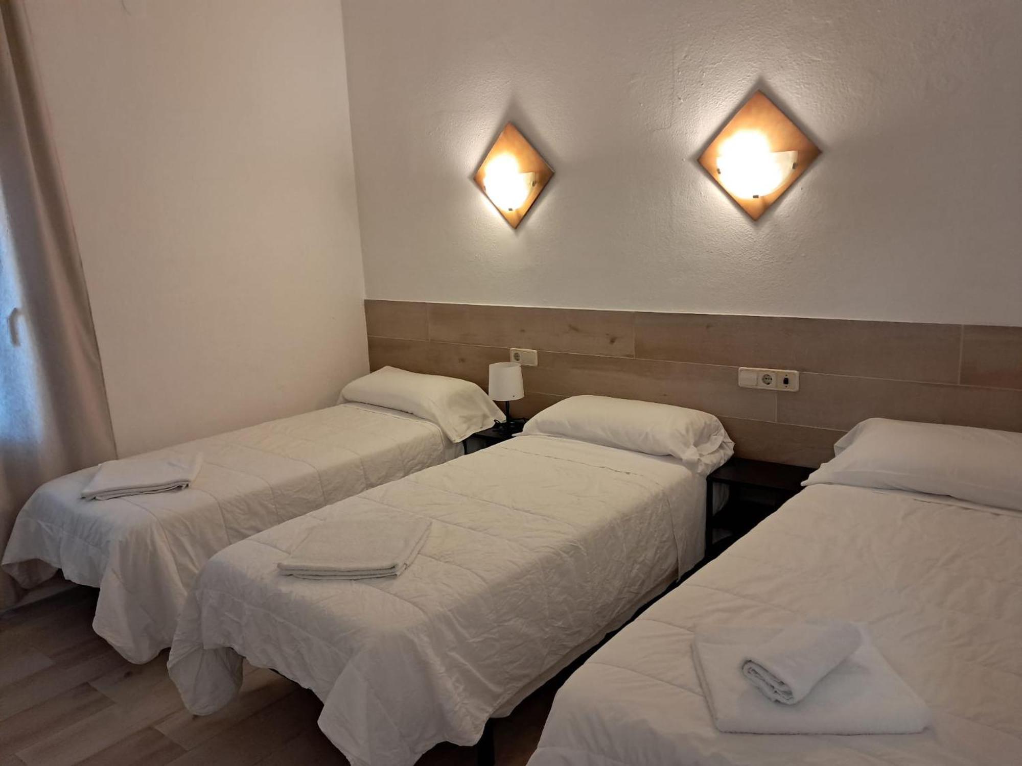 Hostal Casa Torrent Canet De Mar Esterno foto