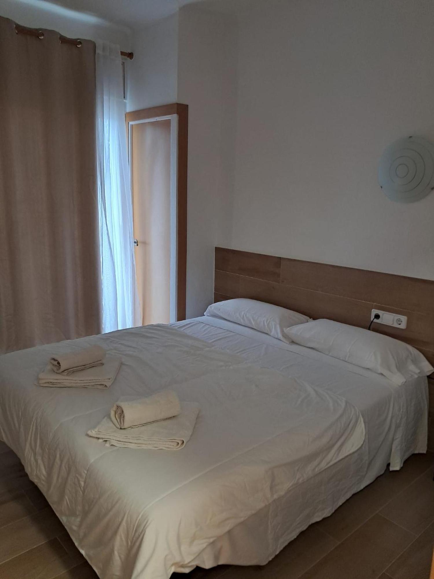 Hostal Casa Torrent Canet De Mar Esterno foto