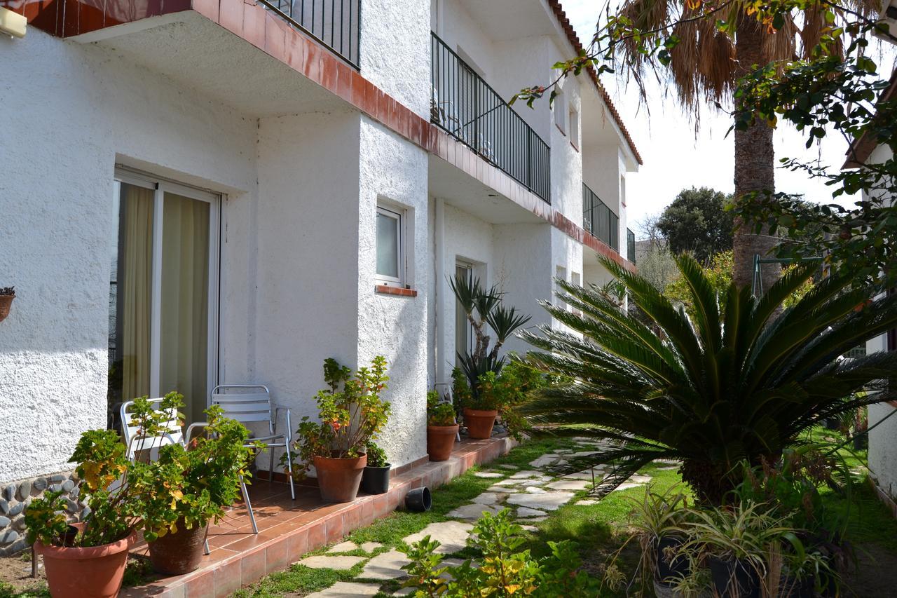 Hostal Casa Torrent Canet De Mar Esterno foto