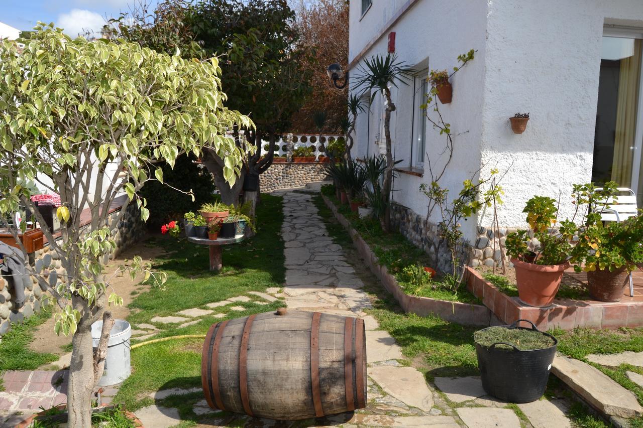 Hostal Casa Torrent Canet De Mar Esterno foto